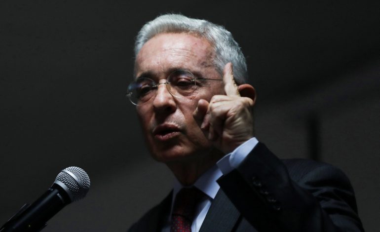  Llueve sobre mojado: jueza rechaza preclusión de Uribe