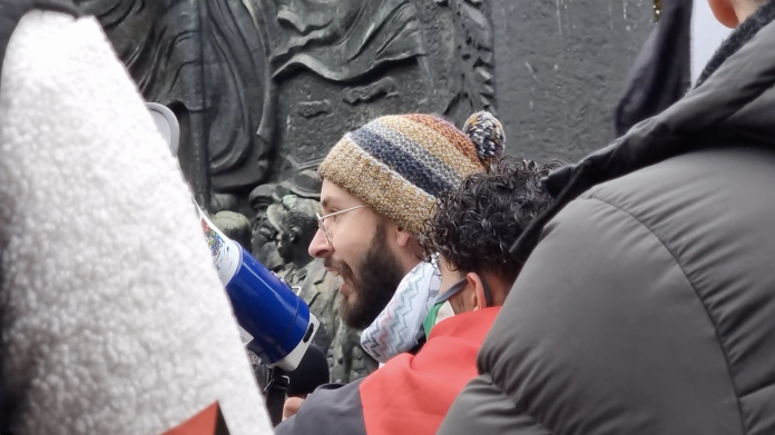 “La clase obrera ha comenzado a levantarse”: comunista habla en manifestación pro-palestina en Estocolmo