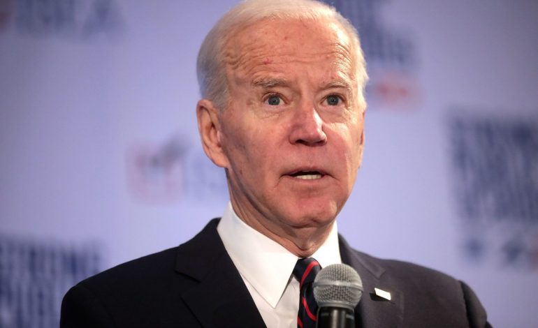 Biden abandona la carrera: ¿Puede un cambio de caballo a mitad de la corriente detener a Trump?