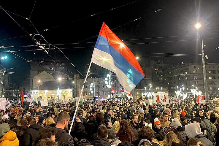 Serbia: ¡El primer ministro ha dimitido, el presidente debería ser el siguiente!