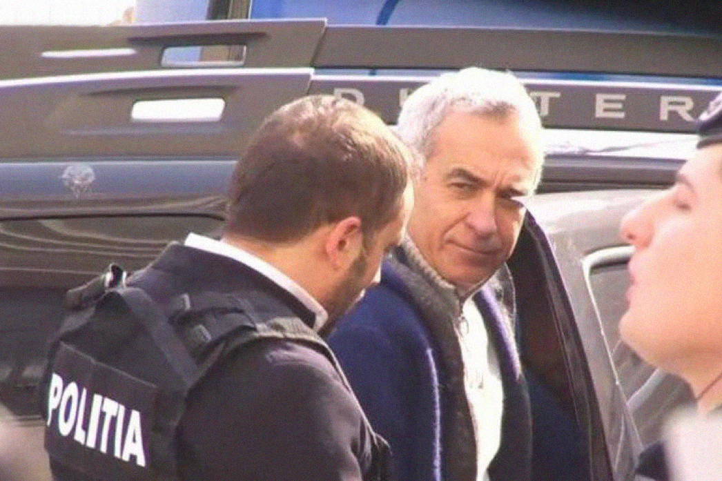 La farsa de la «democracia» rumana queda al descubierto con la prohibición de Georgescu