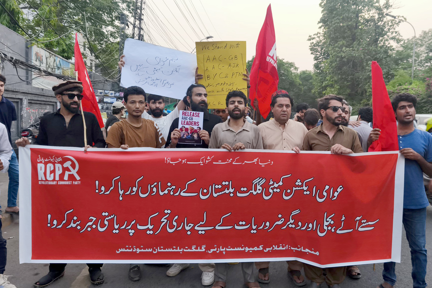 Pakistán: continúan las protestas por la liberación de compañeros en Gilgit Baltistán a pesar de la represión estatal