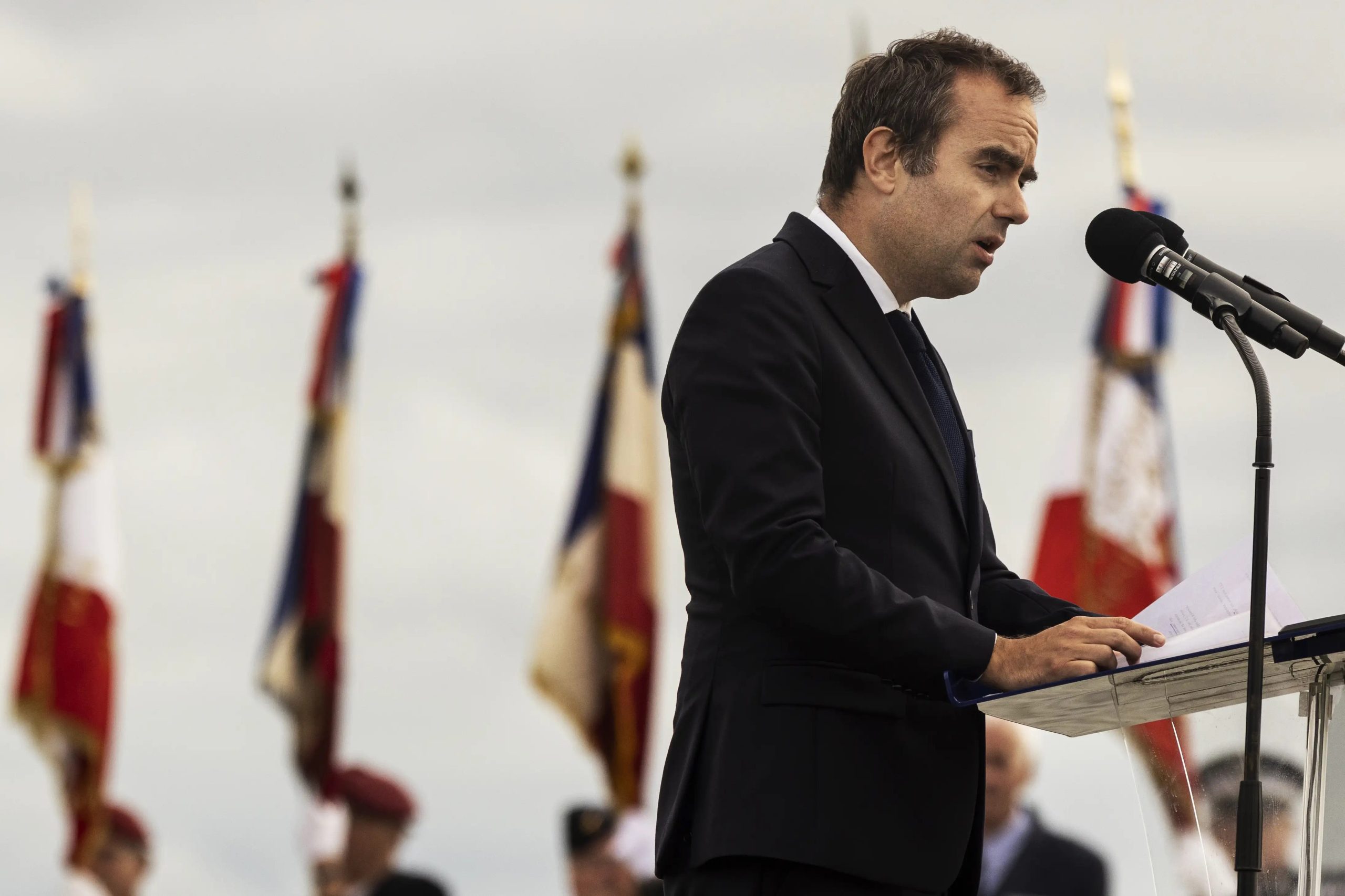 Lecornu, las «oposiciones» de Su Majestad y La France insoumise