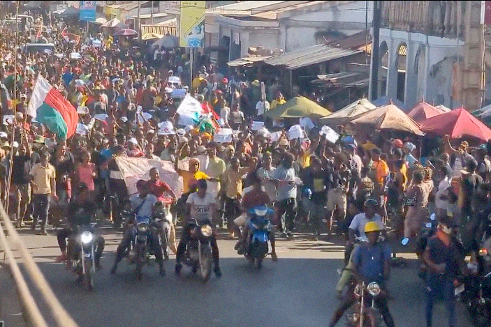 Madagascar: el ejército se divide y el presidente huye: el movimiento de masas ha obtenido su primera victoria