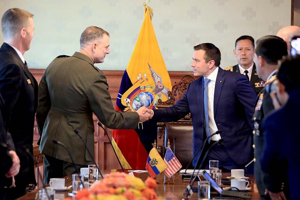 Ecuador cambia la embajada cubana por tropas y bombas estadounidenses